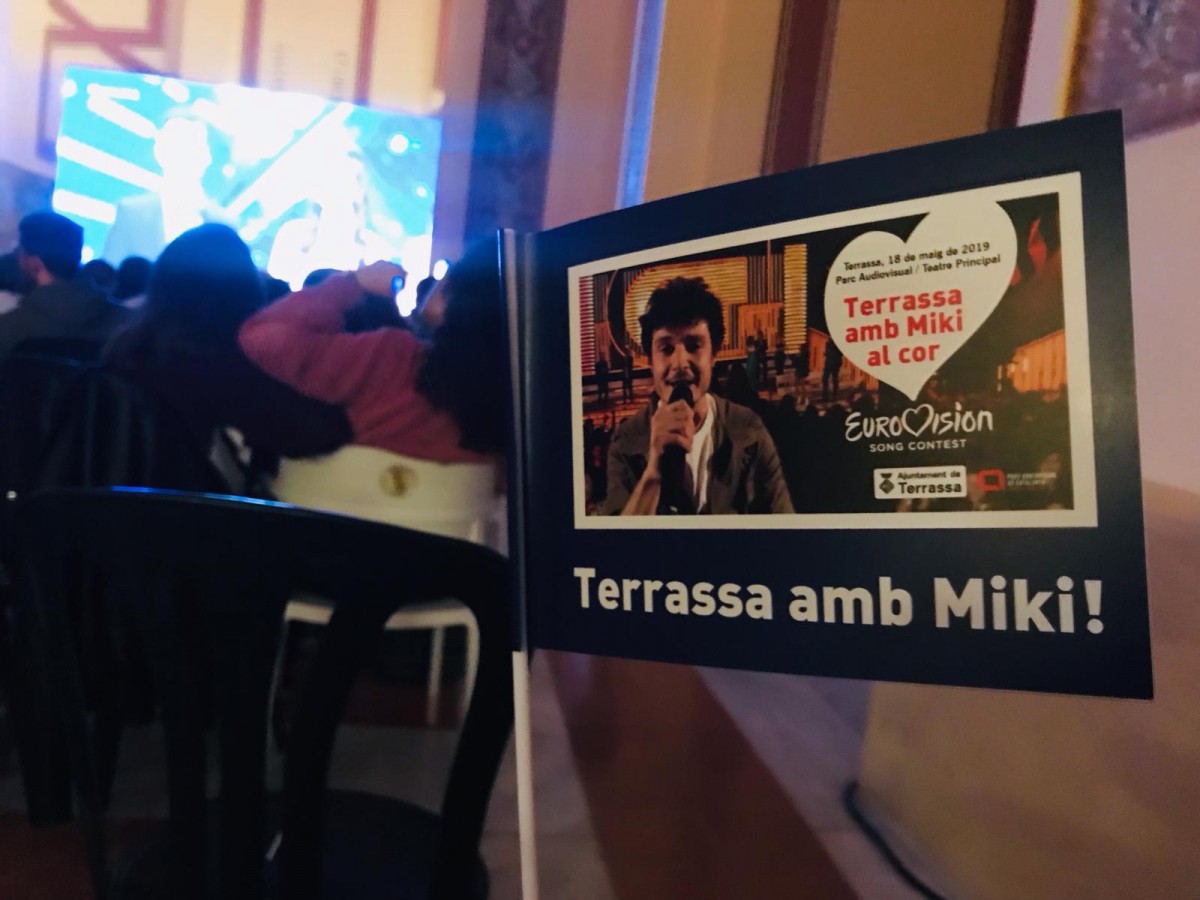 Bandera de suport a Miki a Eurovisió. 